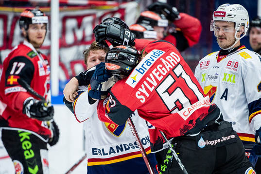 Djurgårdens Jesper Pettersson och Malmö Redhawks Emil