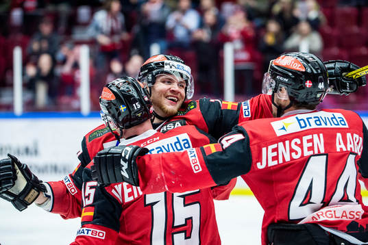 Malmö Redhawks Max Görtz jublar