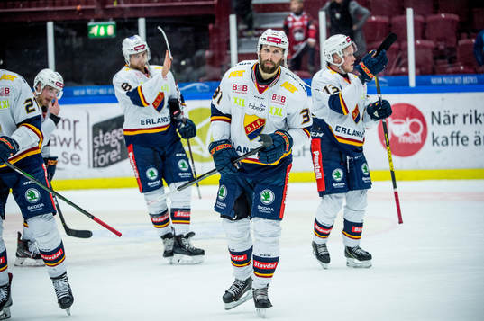Djurgårdens Dick Axelsson deppar med lagkamraterna