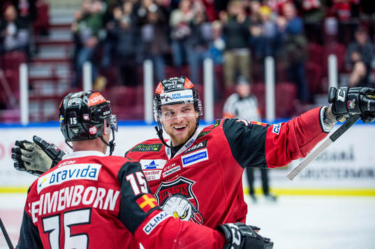 Malmö Redhawks Max Görtz och Axel Wemmenborn jublar