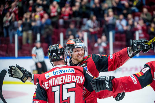 Malmö Redhawks Max Görtz och Axel Wemmenborn jublar
