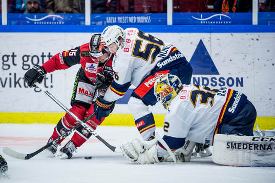 Malmö Redhawks Axel Wemmenborn mot Djurgårdens Robin
