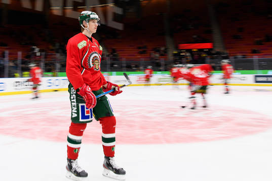 Frölundas Elmer Söderblom innan ishockeymatchen i SHL