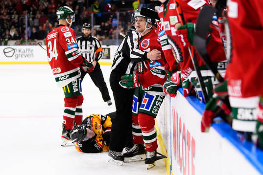 Frölundas Nicklas Lasu reagerar