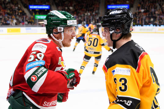 Frölundas Simon Hjalmarsson i ordväxling med Luleås