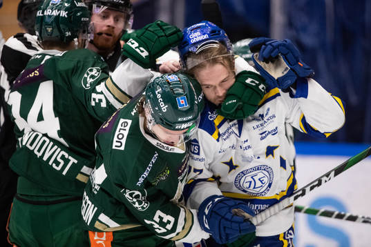 Färjestads Albert Johansson och Leksands Spencer Abbott
