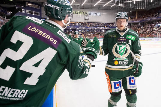 Färjestads Johan Ryno jublar