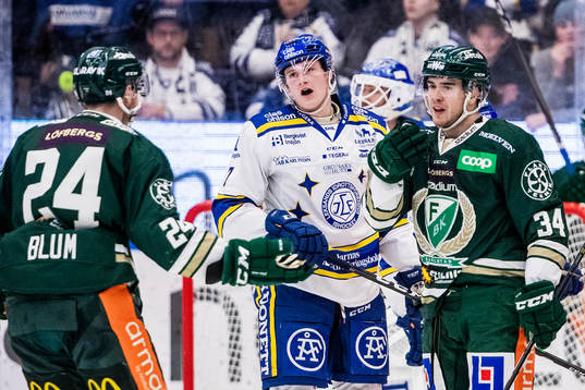 Färjestads Michael Lindqvist (h) jublar