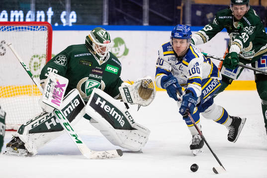 Leksands Martin Karlsson och Färjestads målvakt Markus