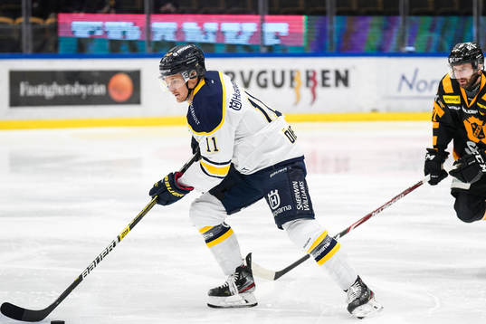 s Simon Önerud och Skellefteås Tom Pyatt