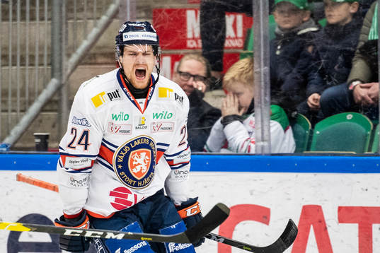 Växjös Brendan Shinnimin jublar