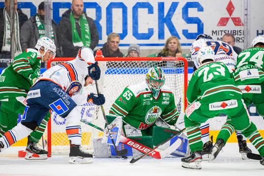 Växjös Martin Lundberg gör 1-1 bakom Rögles målvakt