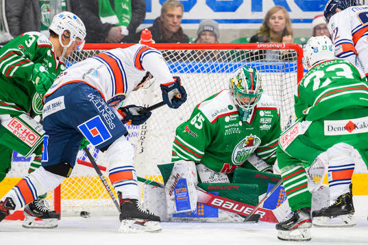 Växjös Martin Lundberg gör 1-1 bakom Rögles målvakt