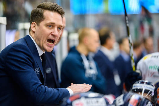 Växjös tränare Sam Hallam