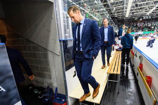 Rögles tränare Cam Abbott deppar