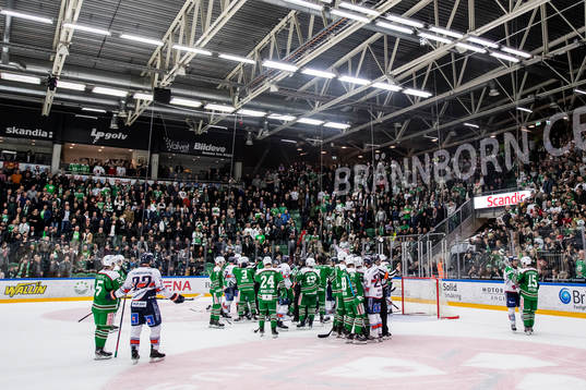 Rögles och Växjös spelare i slagsmål
