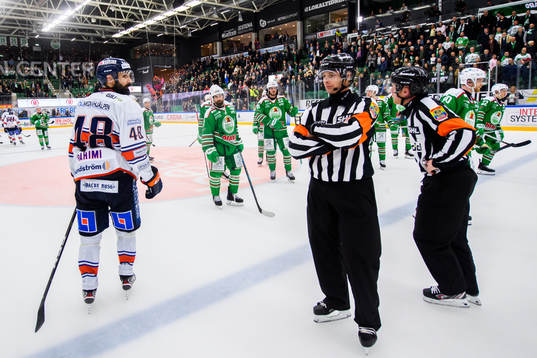 Växjös Daniel Rahimi, Rögles Taylor Matson och domare