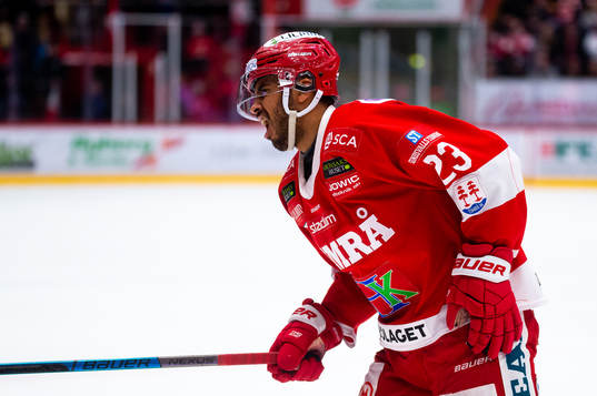 Timrås Jeremy Boyce-Rotevall grinar illa