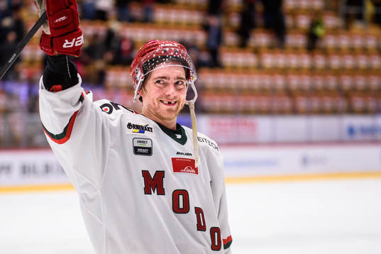 Modos Johan Forsberg jublar