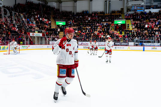 Modos Patrik Karlkvist jublar