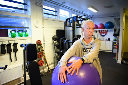 Caroline Seger tränar i gymmet