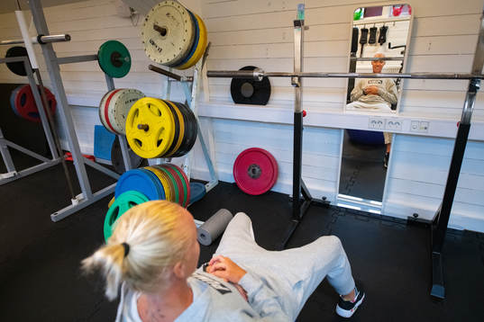 Caroline Seger tränar i gymmet