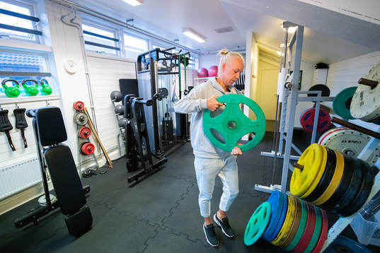 Caroline Seger tränar i gymmet
