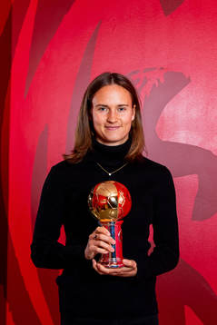 Caroline Graham Hansen of Norway poses with the Gullballen