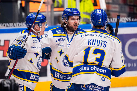 Leksands André Hult jublar med lagkamrater