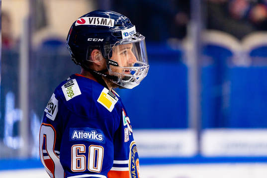 Växjös Erik Josefsson med helvisir