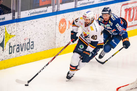 Djurgårdens Jacob Josefson och Växjös Richard Gynge