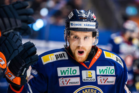 Växjös Brendan Shinnimin jublar
