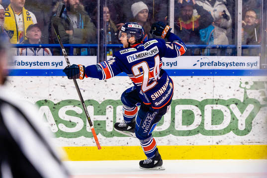 Växjös Brendan Shinnimin jublar
