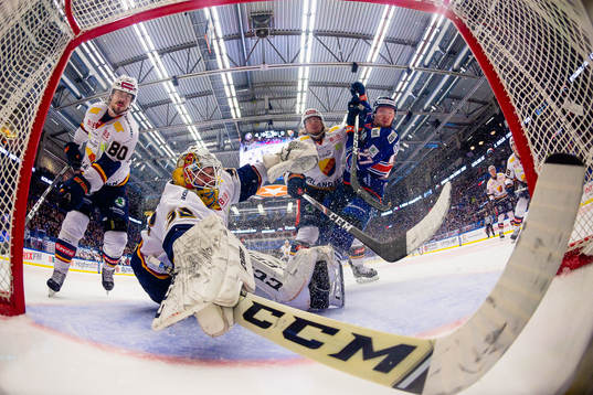 Djurgårdens Gustav Possler, målvakt Karri Rämö och
