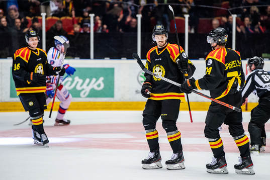 Brynäs Emil Molin jublar