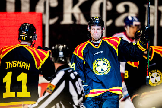 Brynäs Nicklas Danielsson jublar