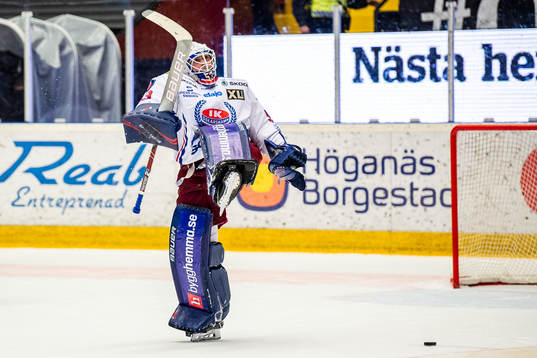 Oskarshamns målvakt Fredrik Pettersson-Wentzel jublar