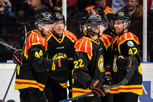 Brynäs Tomi Sallinen (a.fr.v) jublar