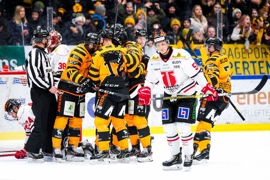 Skellefteås Tom Pyatt , Adam Pettersson och Petter