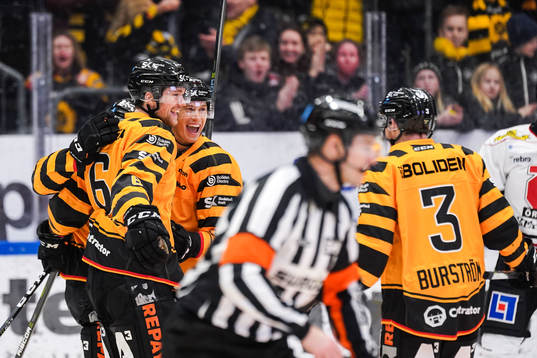 Skellefteås Filip Berglund och Robin Alvarez jublar