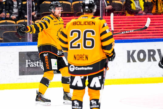 Skellefteås Filip Berglund jublar