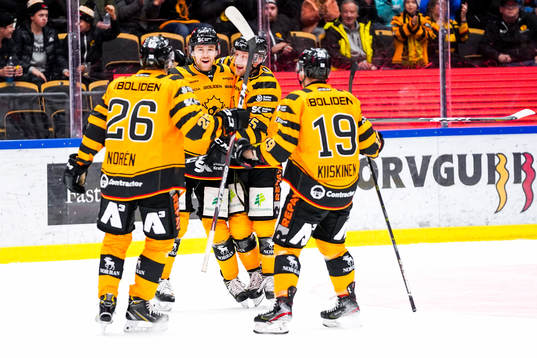 Skellefteås Filip Berglund jublar