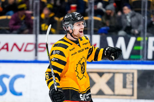 Skellefteås Filip Berglund jublar