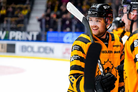 Skellefteås Filip Berglund jublar