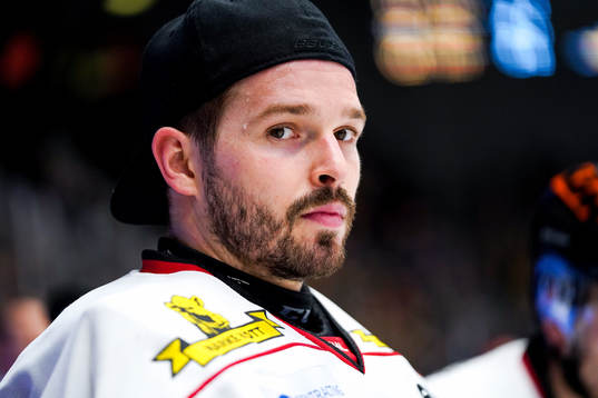 Örebros målvakt Dominik Furch deppar