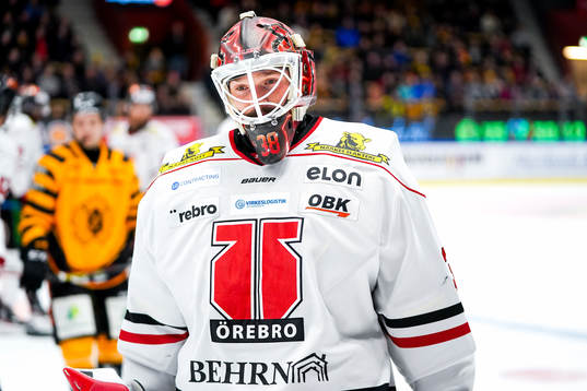 Örebros målvakt Dominik Furch deppar