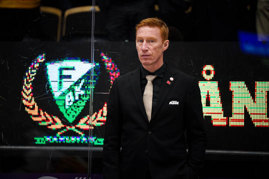 Örebros assisterande tränare Jörgen Jönsson deppar