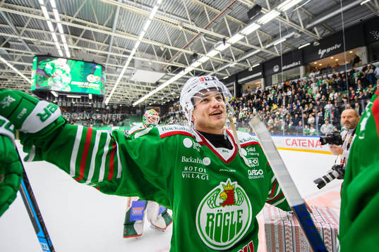 Rögles Leon Bristedt jublar