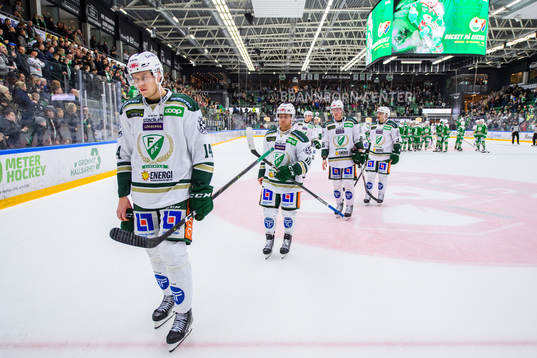 Färjestads Victor Ejdsell och Marcus Nilsson deppar när