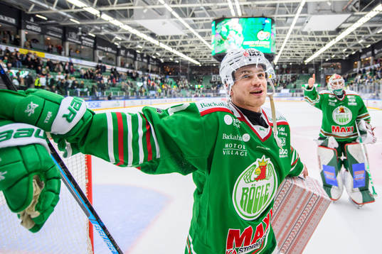 Rögles Leon Bristedt jublar